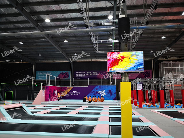 indoor trampoline park-2